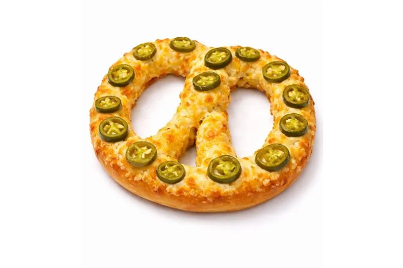 بريتزل هالبينو وجبنة