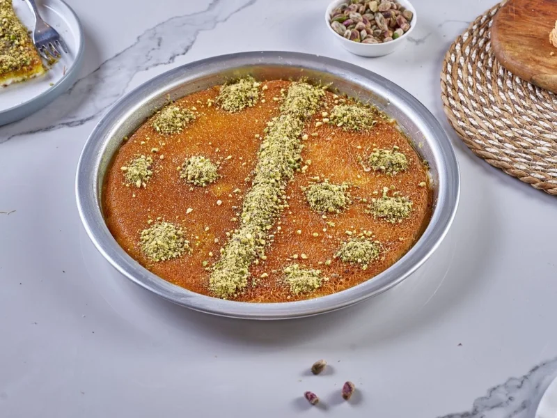 كنافة خشنة  بالجبنة و الفستق