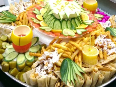 وجبة عربية مع جبنة تكفي 6 أفراد