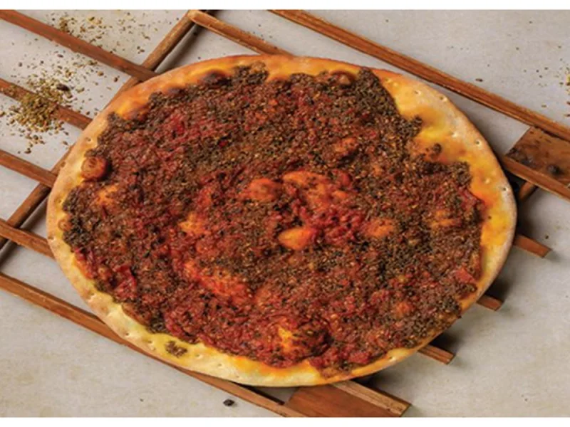 معجنات محمرة و زعتر