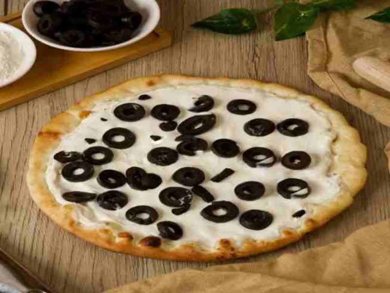معجنات لبنة و زيتون