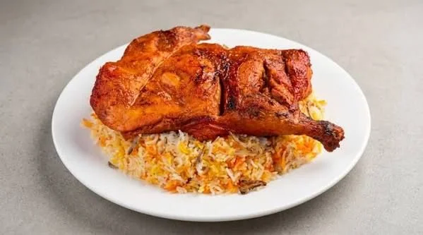 دجاجتان على الفحم مع رز